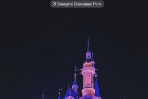 克雷桑社媒晒上海迪士尼游玩照，昨日女友晒照一起在成都游玩
