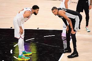 唐斯：文班独一无二 我就是想方设法给他制造进攻麻烦